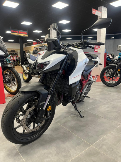 HONDA CB750 HORNET // PUIG - SAINT-MALO