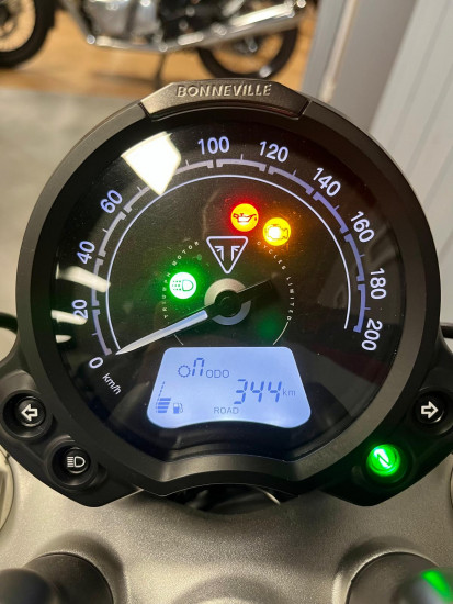 TRIUMPH BONNEVILLE 1200 SPEEDMASTER - SAINT-MALO